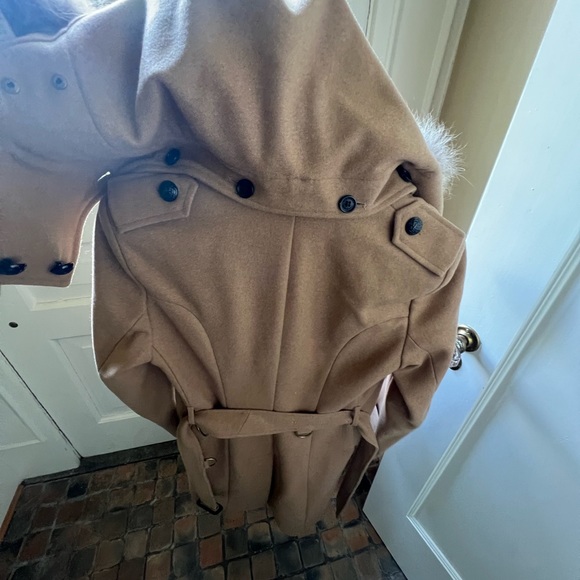 Burberry women’s coat with fur size 38 - Picture 6 of 7